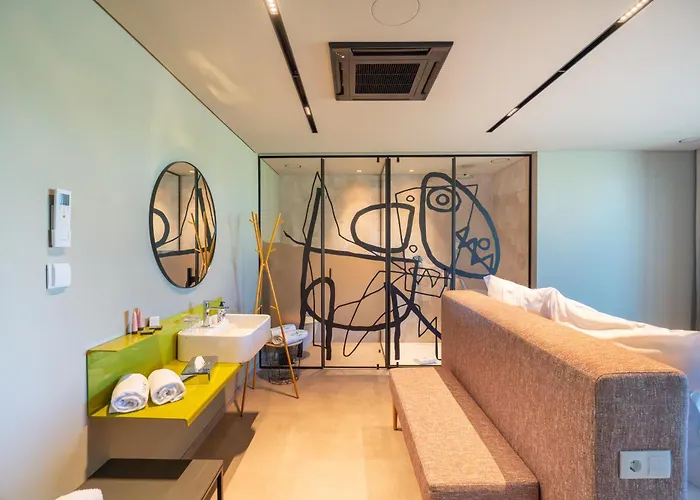 Doca Seca & Casca De Uva Porto Moniz